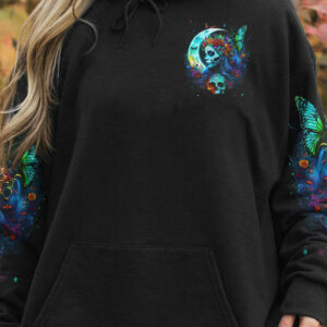 JUST A WOMAN WHO LOVES SKULL AND HAS TATTOOS ALL OVER 3