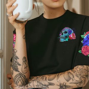 JUST A WOMAN WHO LOVES SKULL AND HAS TATTOOS ALL OVER PRINT T SHIRT